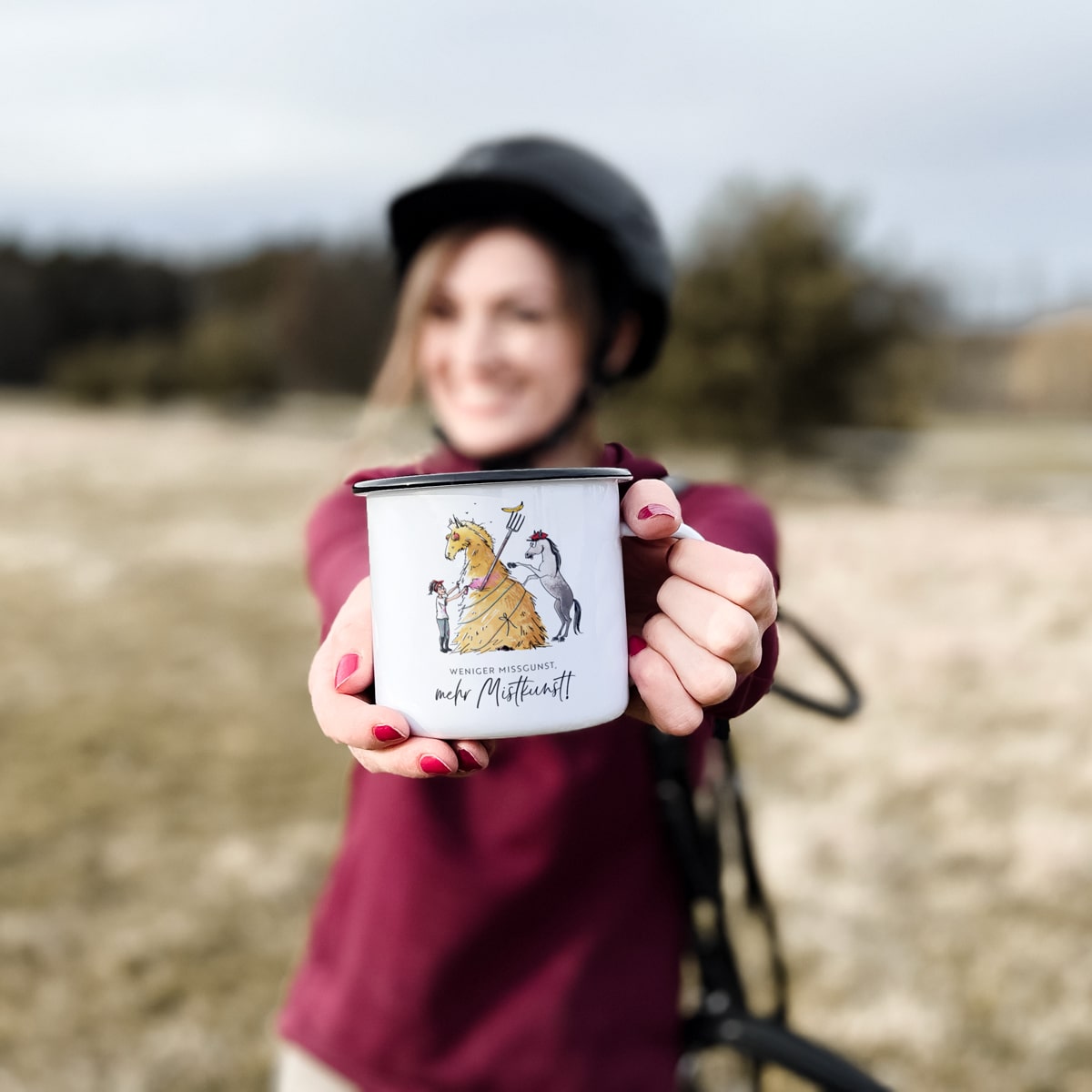 Emaille-Tasse "Weniger Missgunst, mehr Mistkunst"