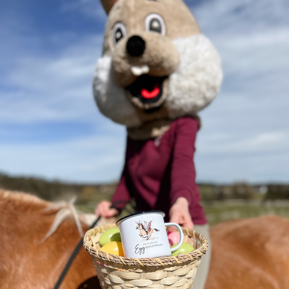 Emaille-Tasse "Egg-questrians"