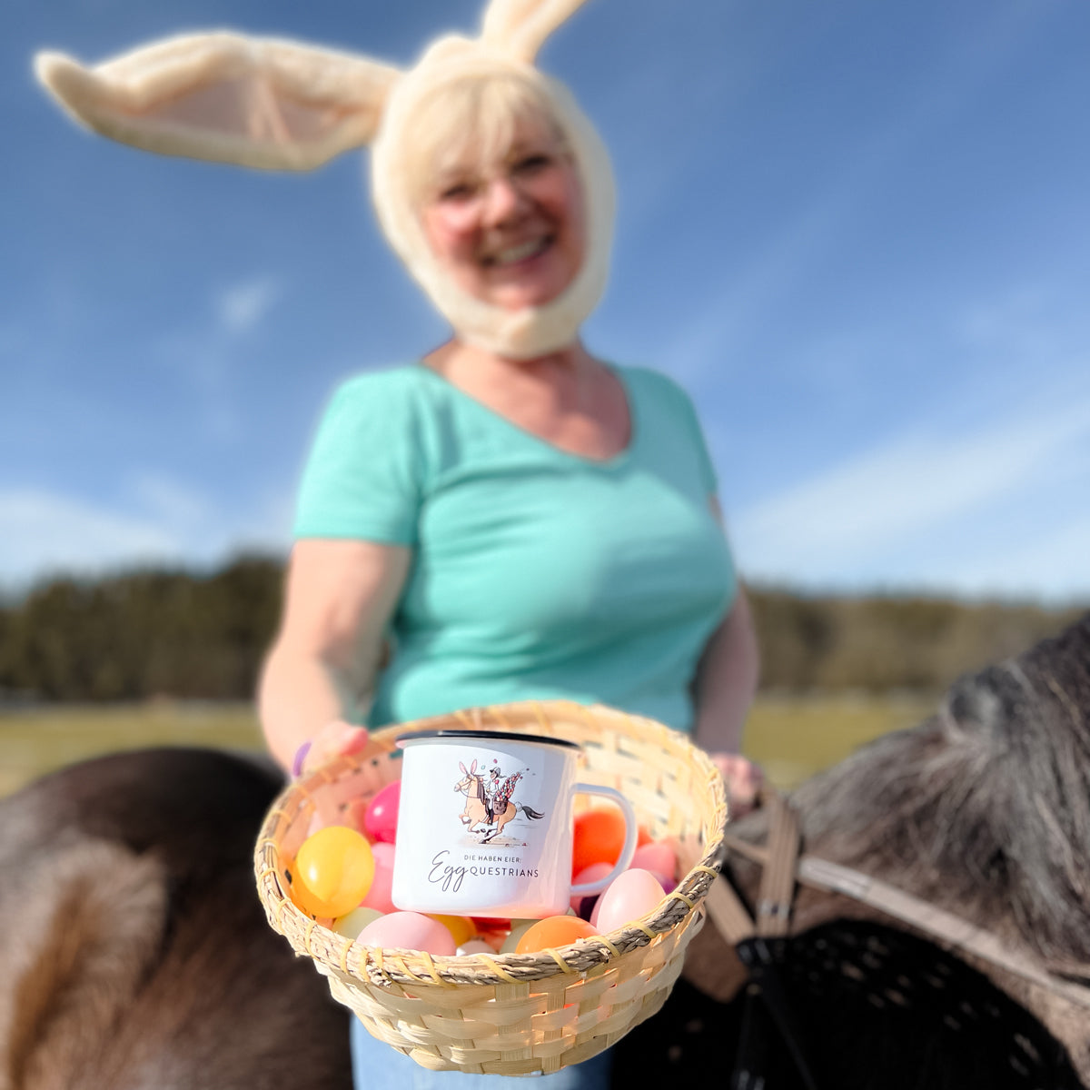 Emaille-Tasse "Egg-questrians"