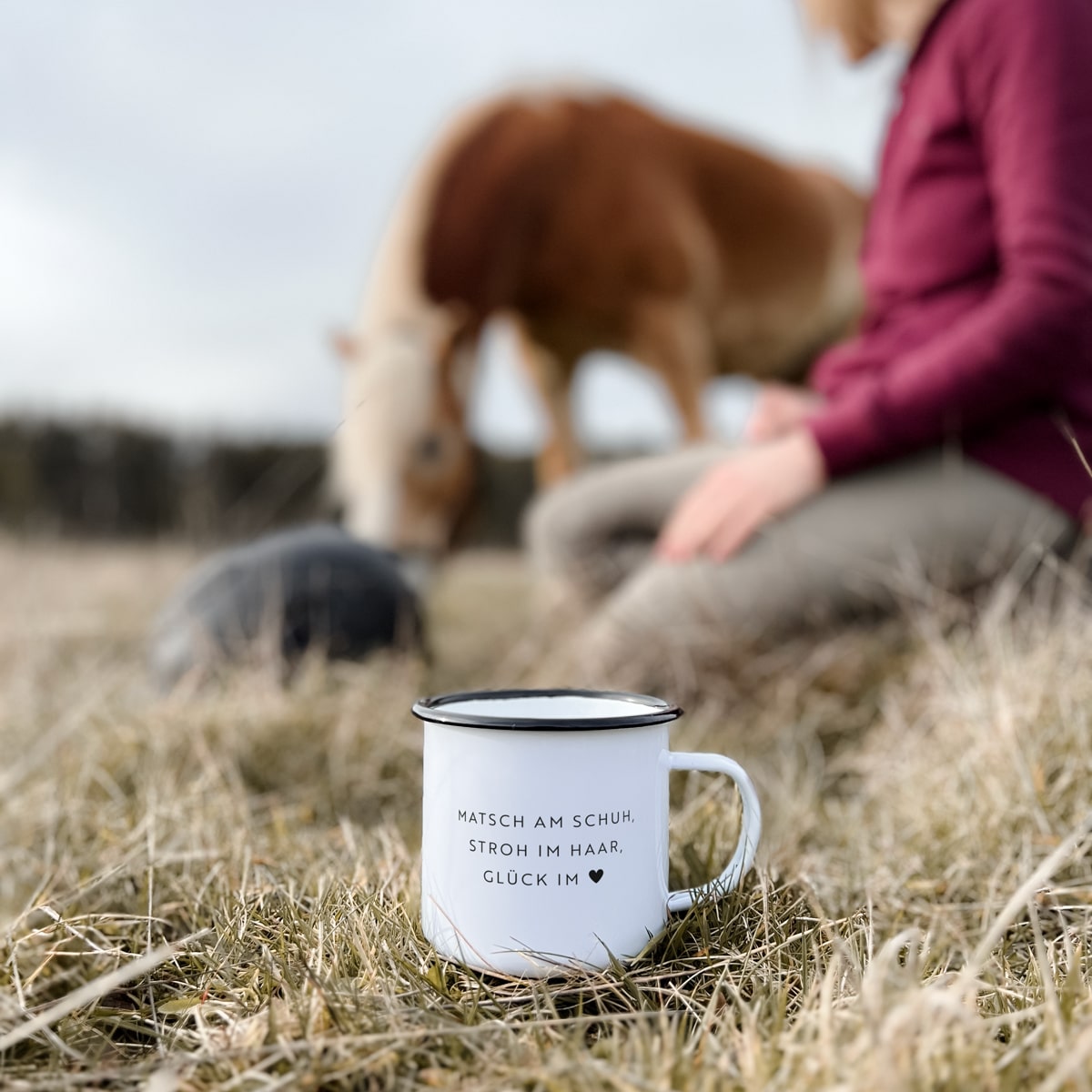 Emaille-Tasse "Matsch am Schuh"